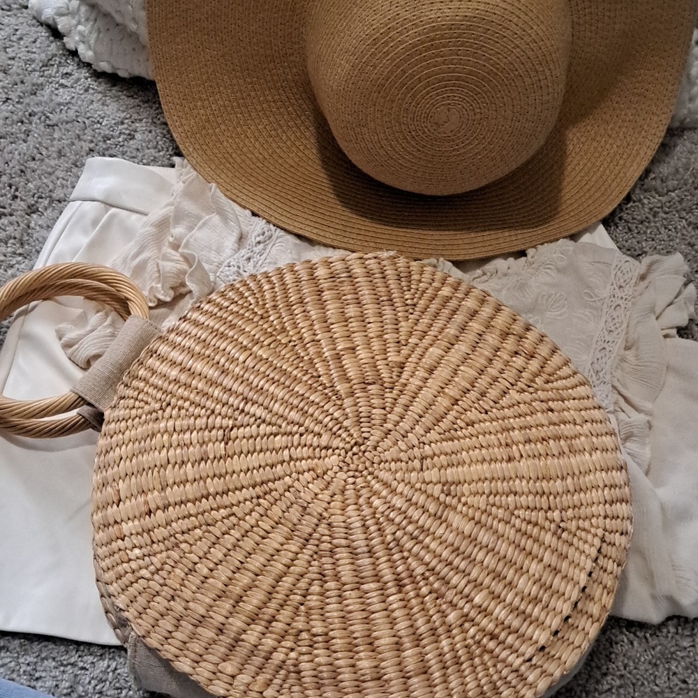 Sea and Grass Woven Round Straw Handbag - Natural Tan